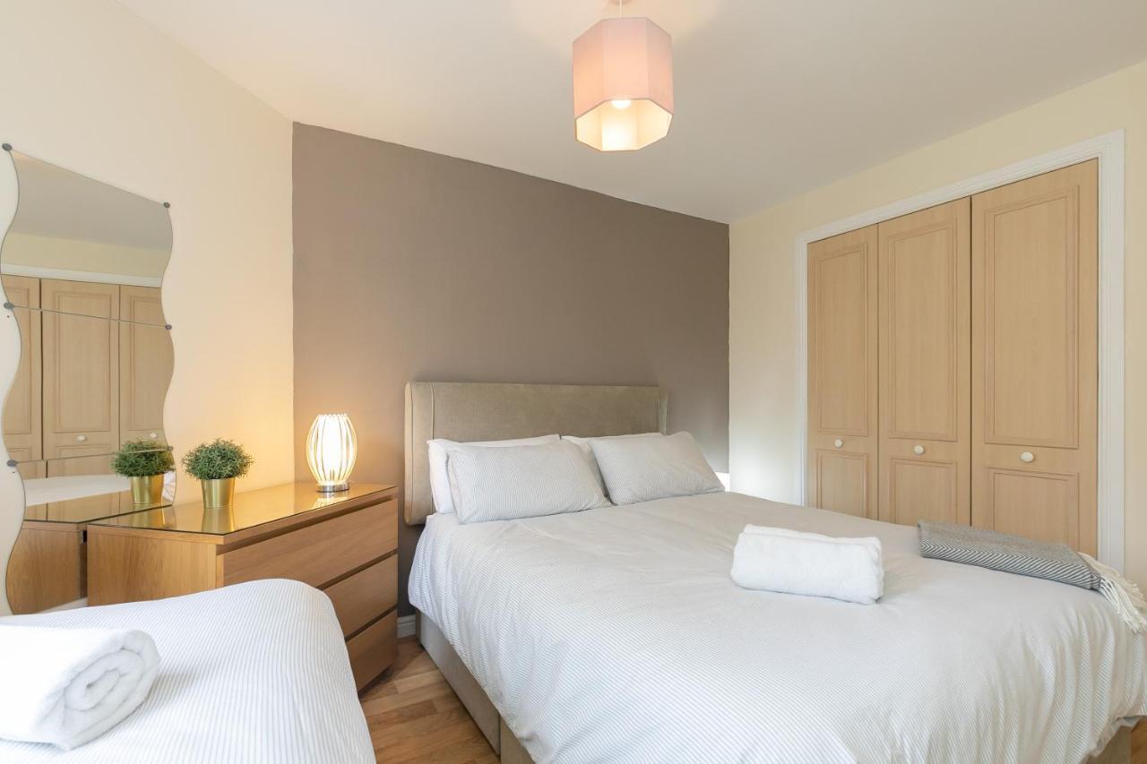 Dicksonfield Quiet Central Family Apartment With Parking Edimburgo Exterior foto
